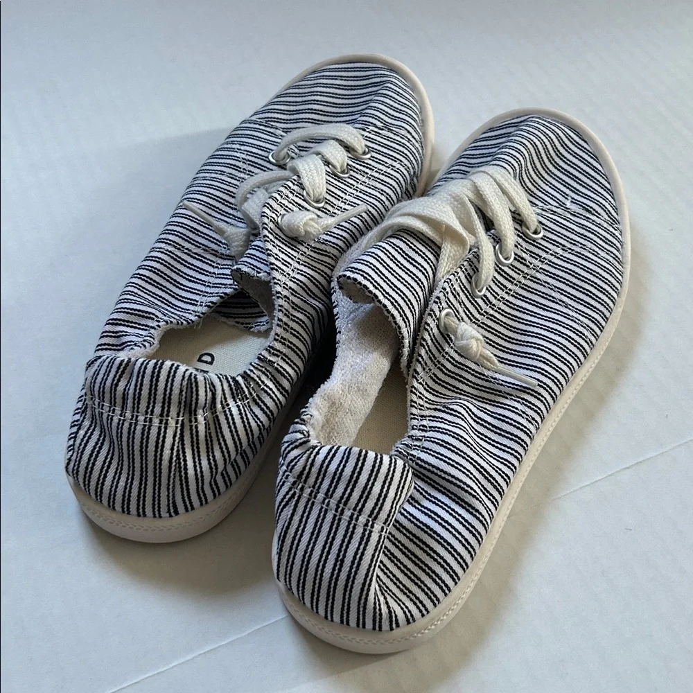 Torrid multi stripe Riley Ruched Sneaker (WW) size 6.5 WW - Picture 5 of 8